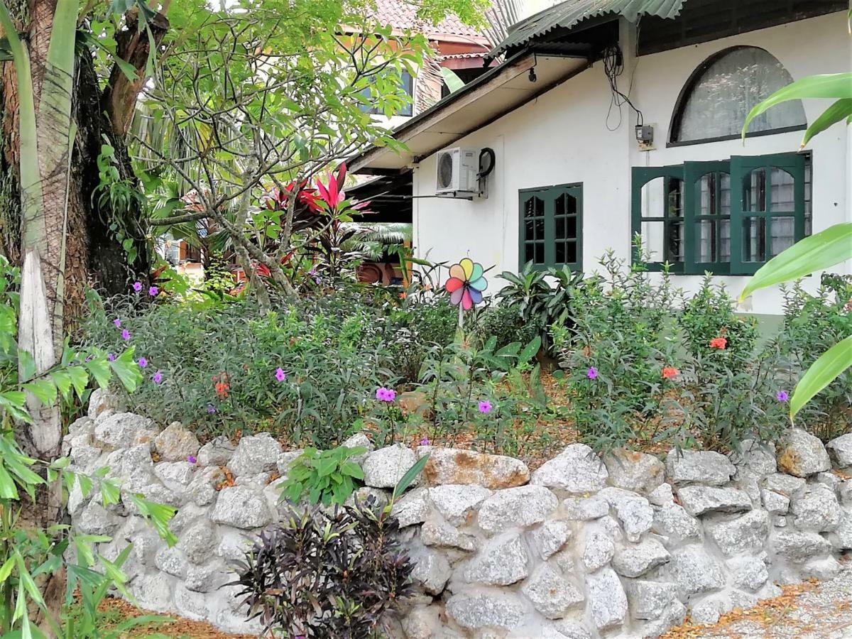 Sabandy House B&B Padang Mat Sirat Exterior foto